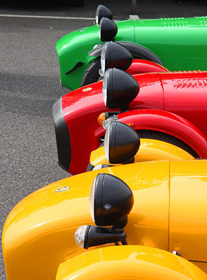 300px-Caterham_7_-_starting_line