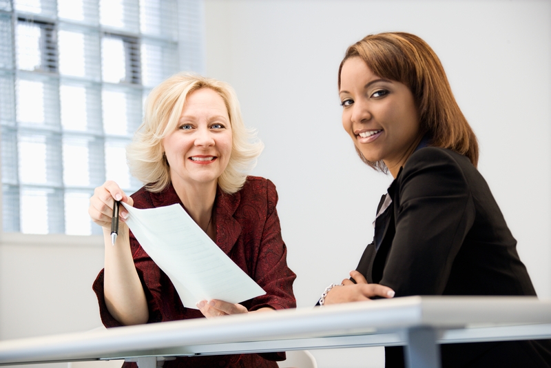 2025948 Businesswomen Smiling